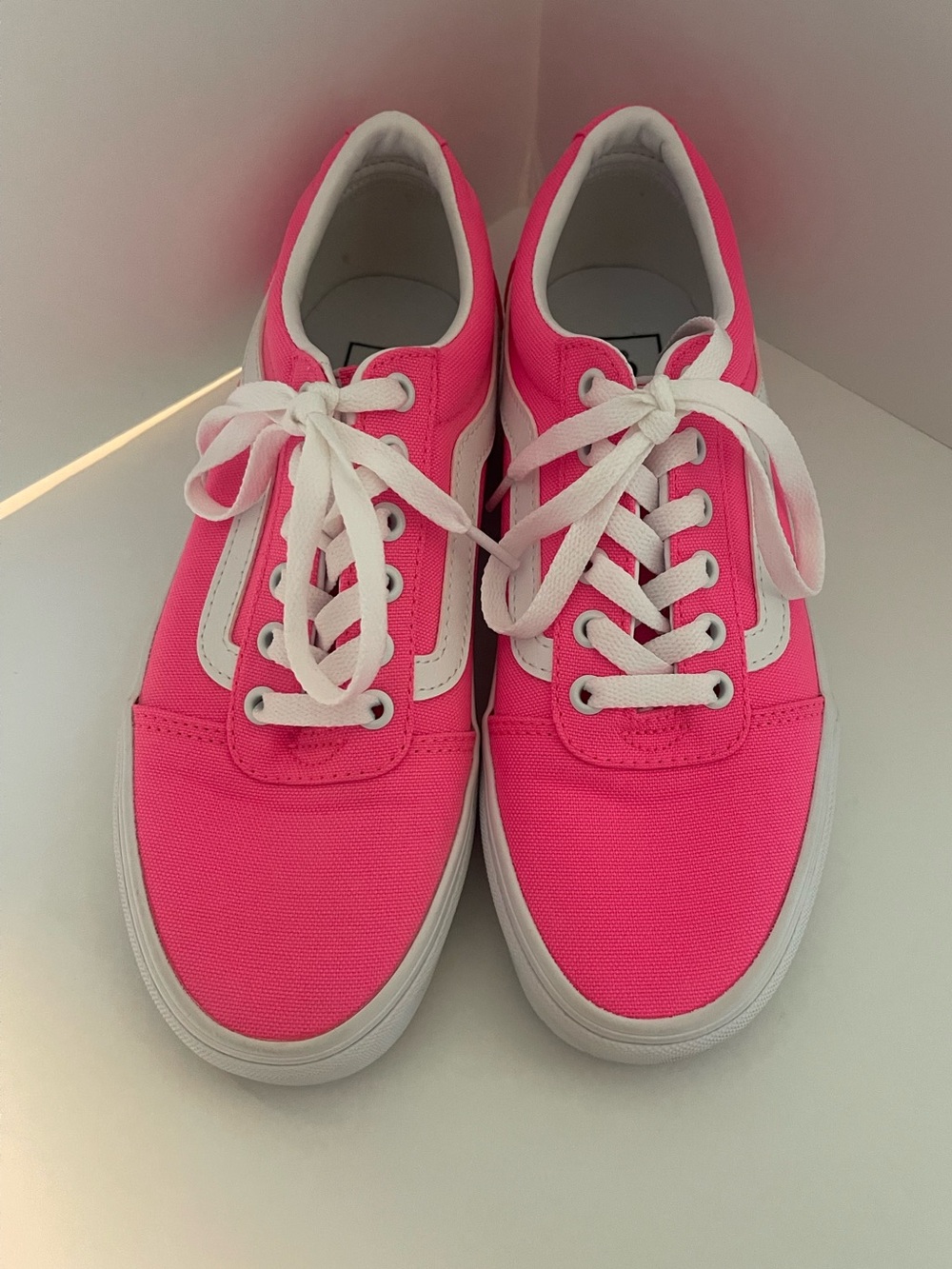 NWOT Vans Women’s Bright Pink Sneakers size 7.5